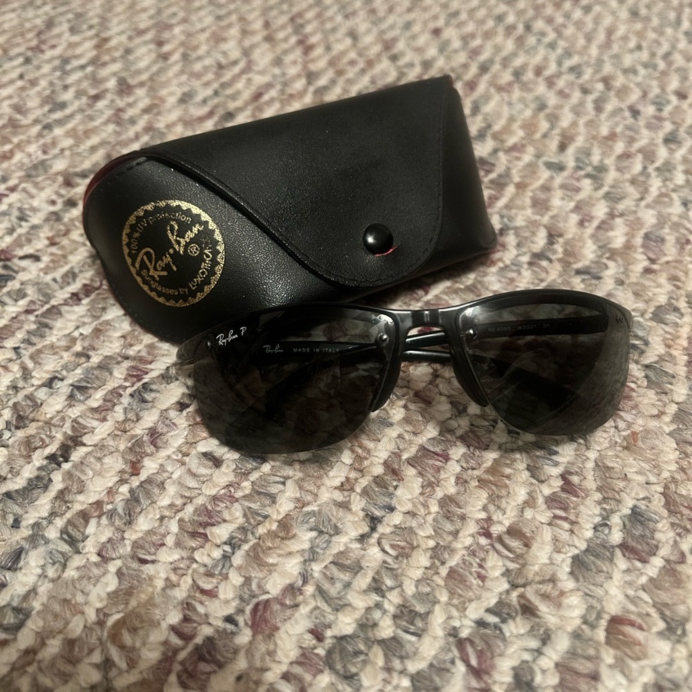 Ray-Ban men’s sunglasses from the 90s with case!